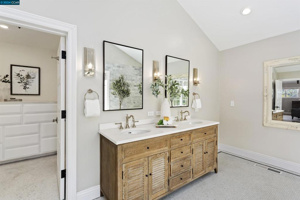 ORINDA DOWNS - Residential