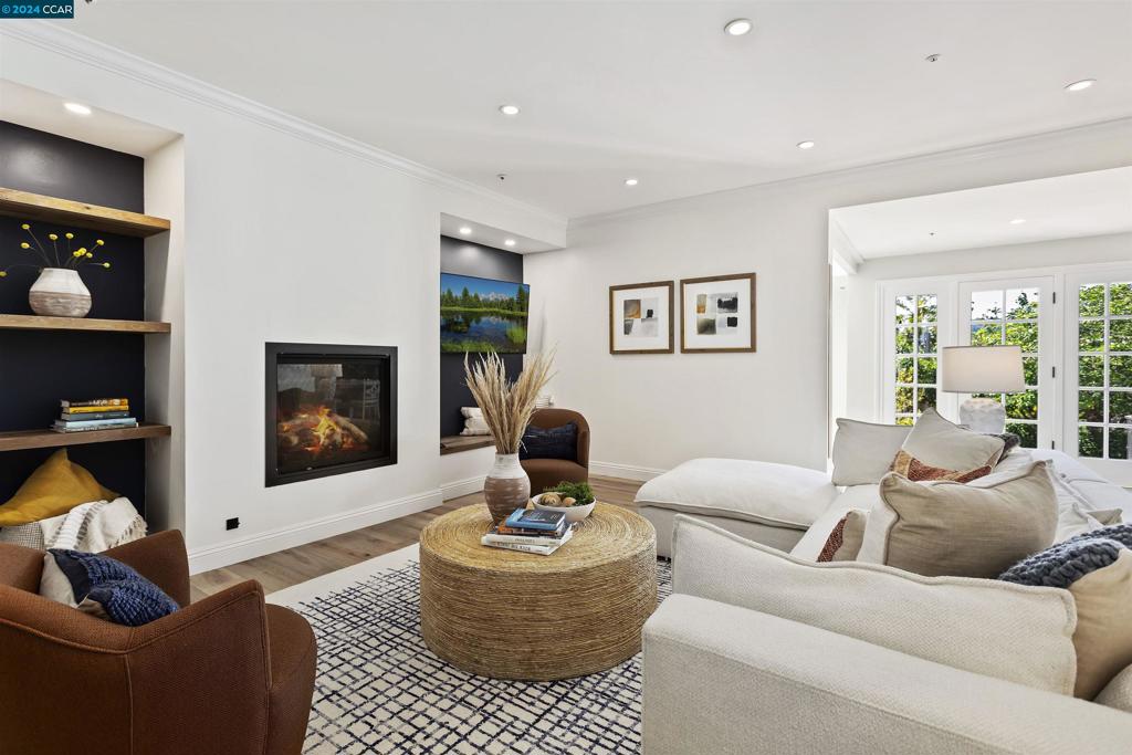 ORINDA DOWNS - Residential