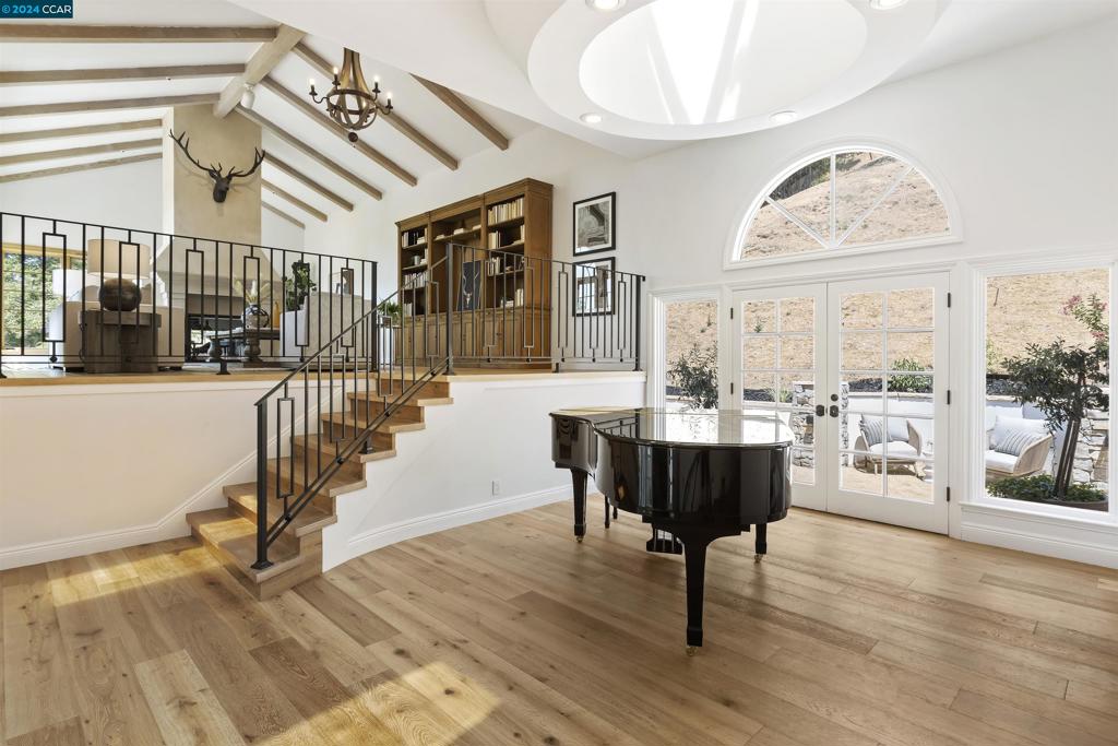 ORINDA DOWNS - Residential