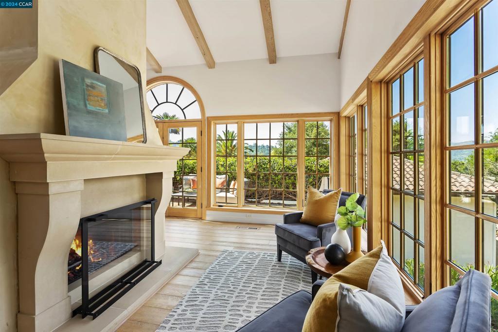 ORINDA DOWNS - Residential