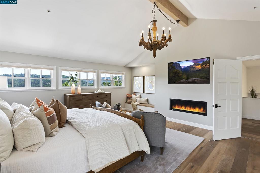 ORINDA DOWNS - Residential