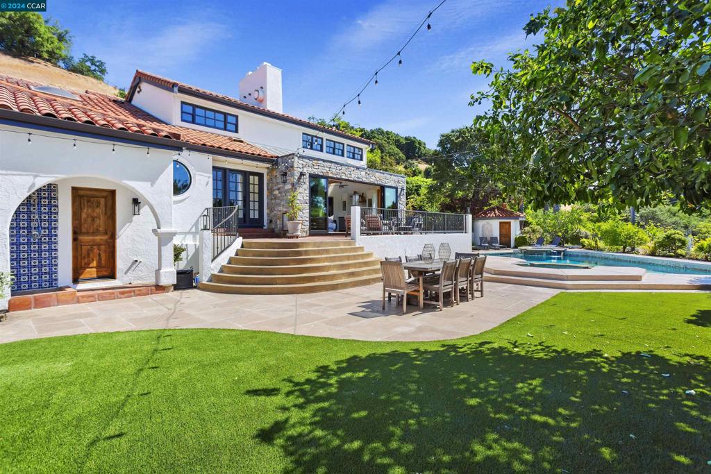 ORINDA DOWNS - Residential