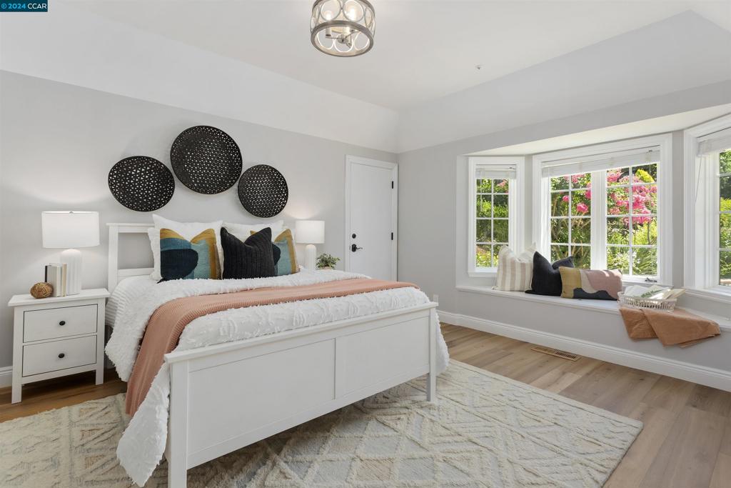 ORINDA DOWNS - Residential