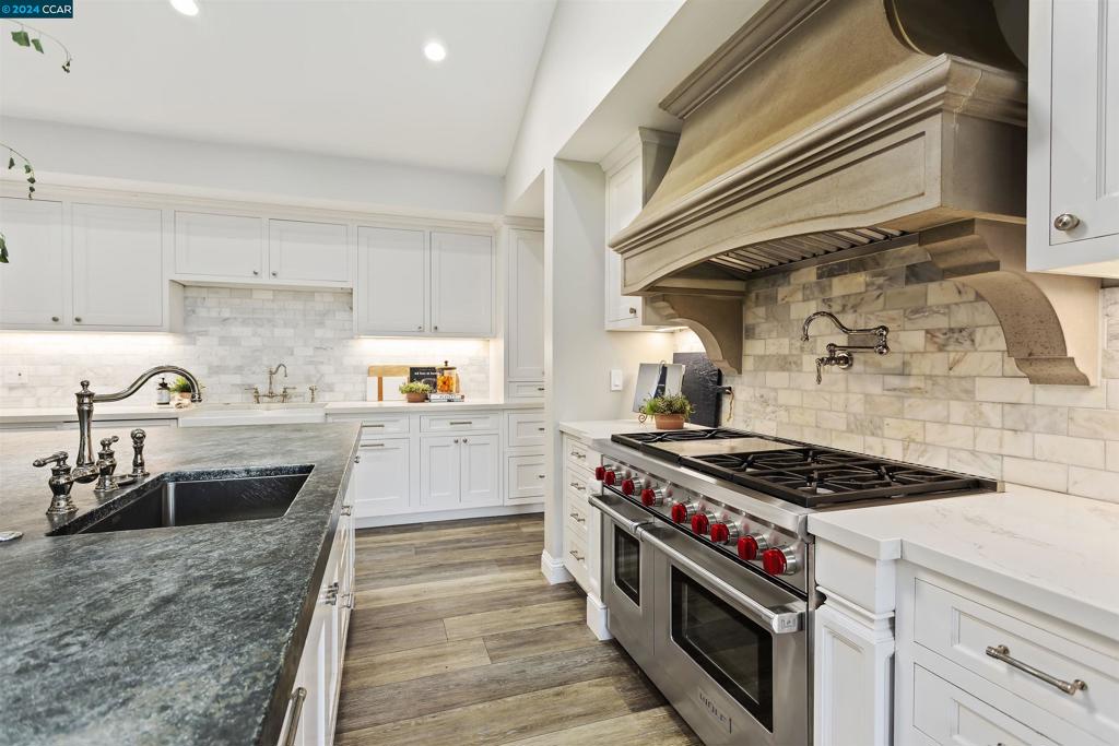 ORINDA DOWNS - Residential