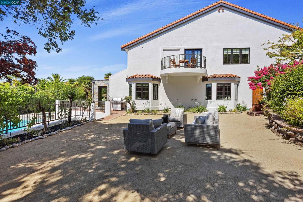 ORINDA DOWNS - Residential