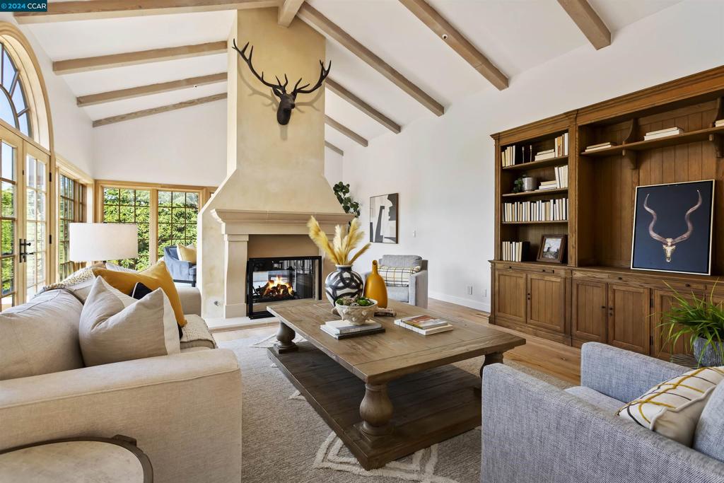 ORINDA DOWNS - Residential