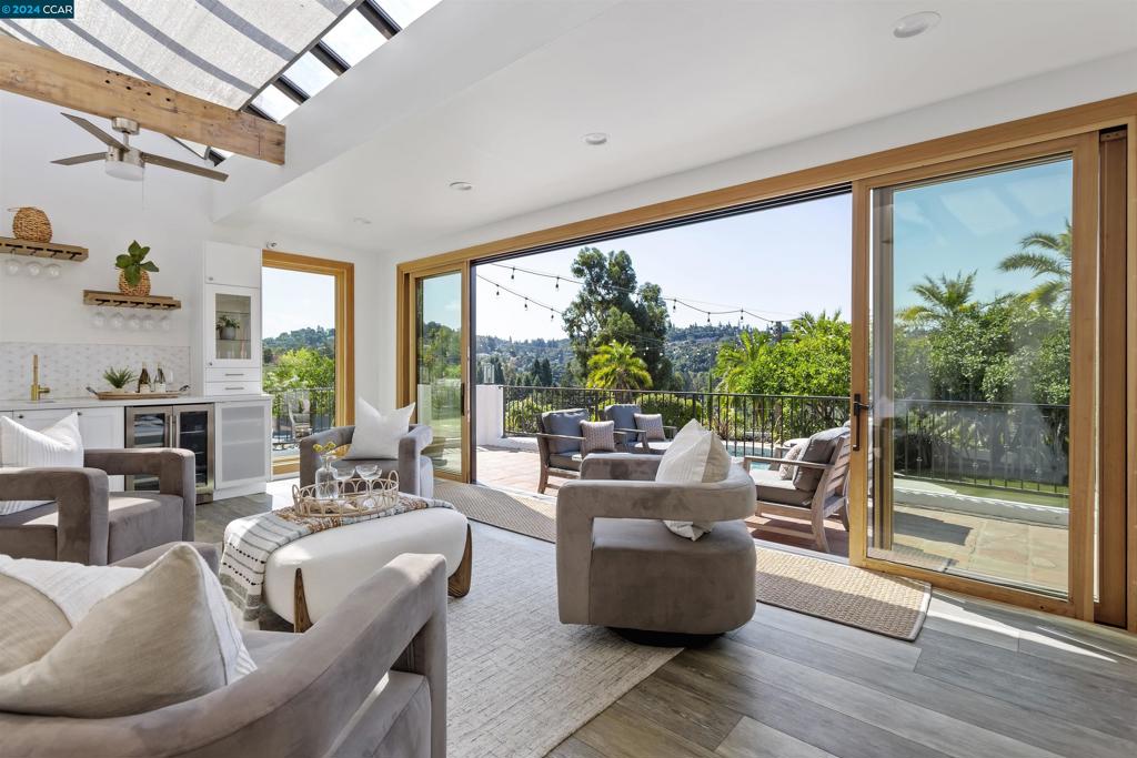 ORINDA DOWNS - Residential