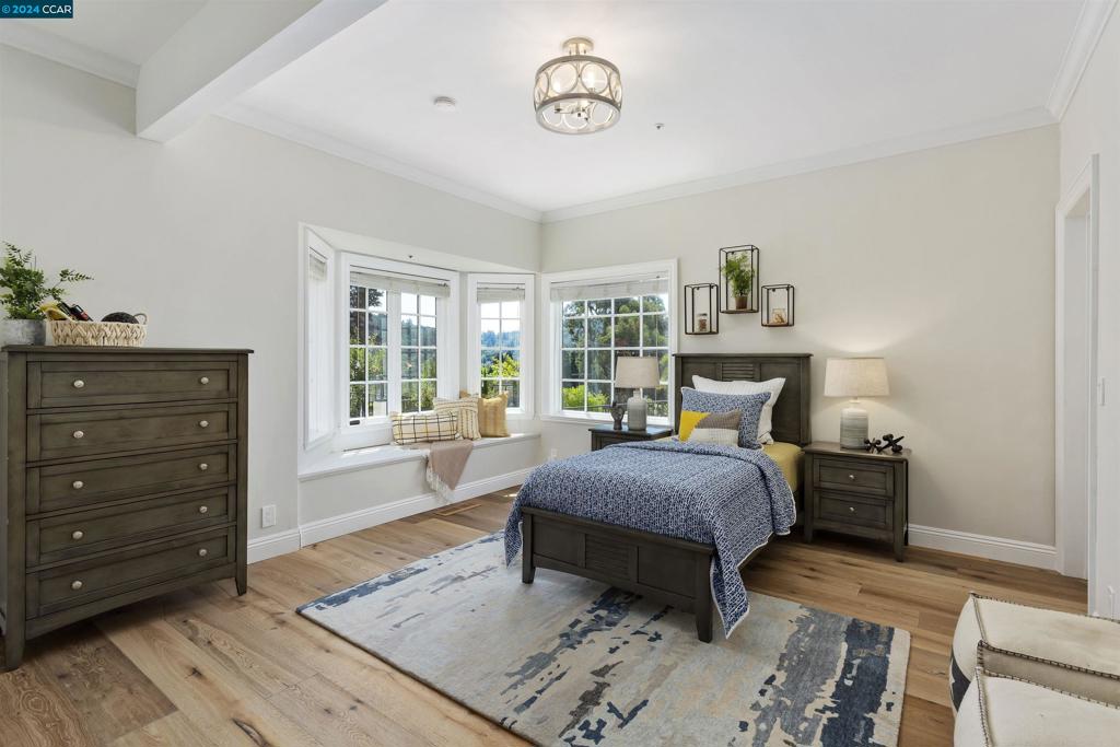 ORINDA DOWNS - Residential