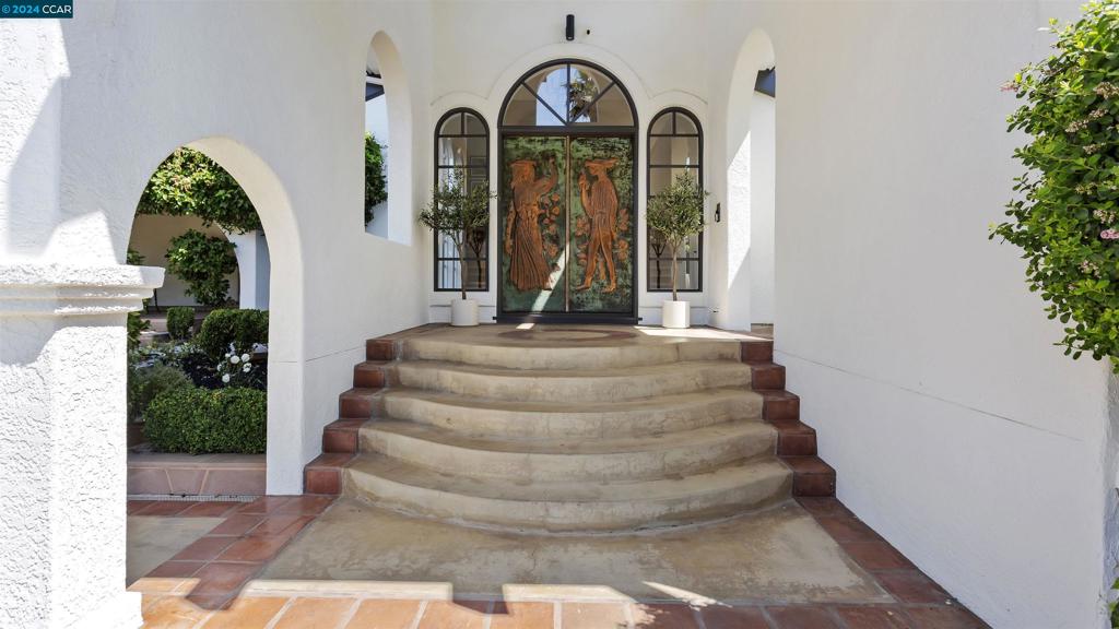 ORINDA DOWNS - Residential