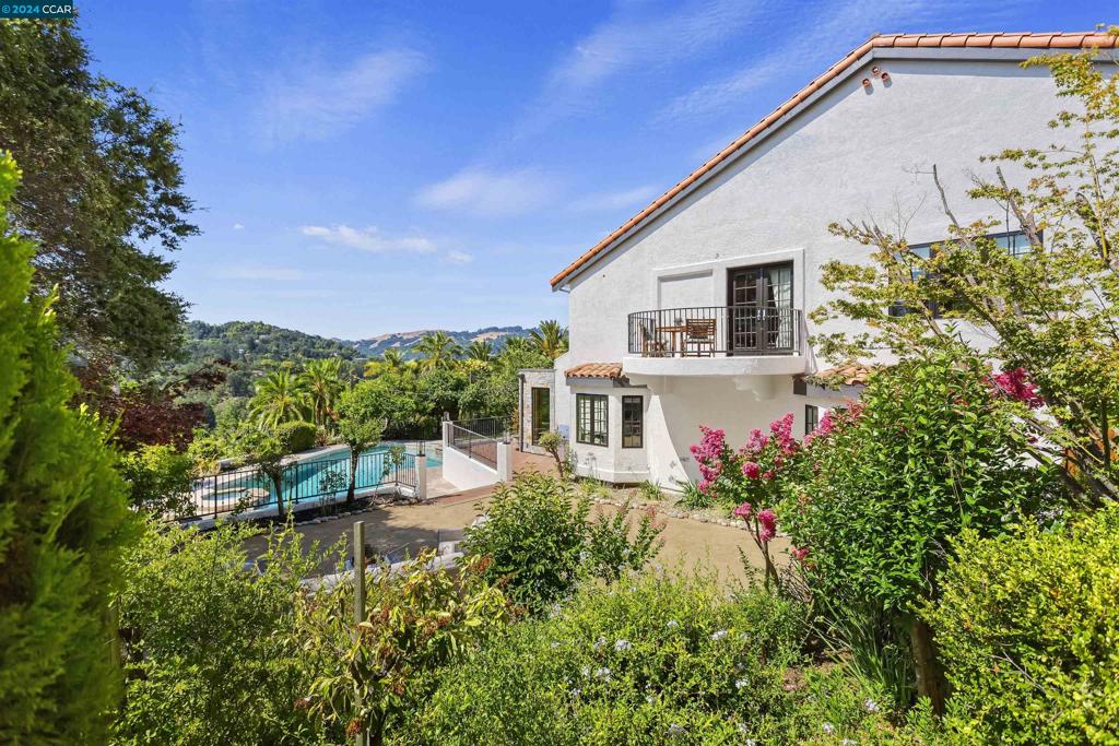 ORINDA DOWNS - Residential