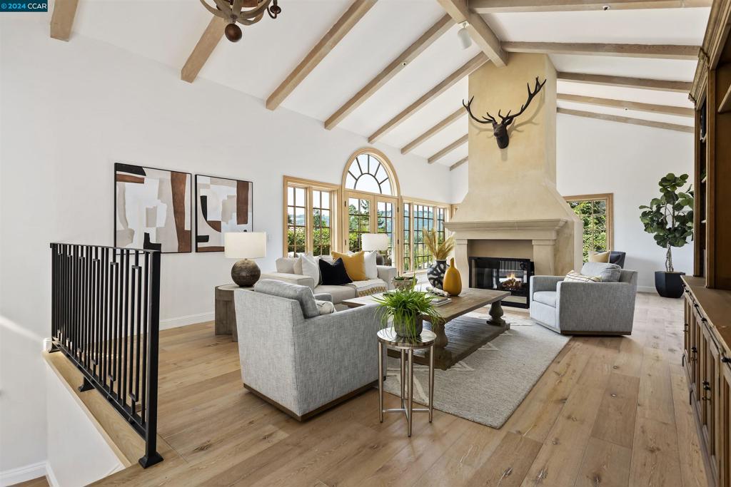 ORINDA DOWNS - Residential