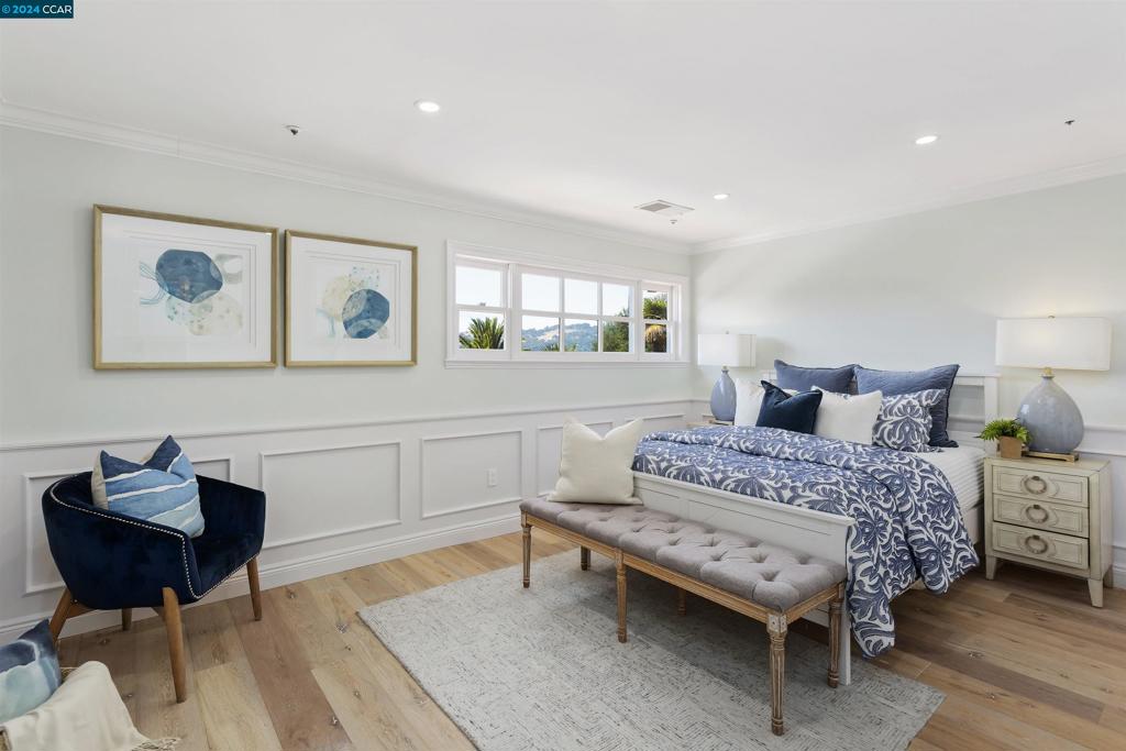 ORINDA DOWNS - Residential