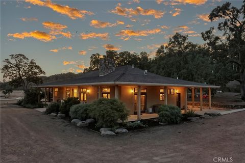 Photo of 17205 Black Oak Hill Dr, Middletown, CA 95461 (MLS # LC25281442)