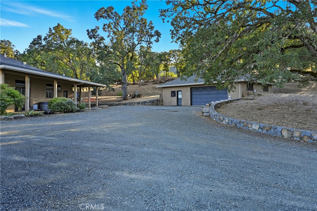 17205 Black Oak Hill
