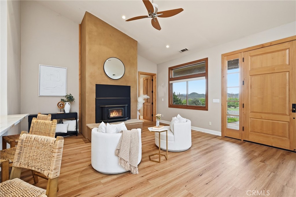 17205 Black Oak Hill