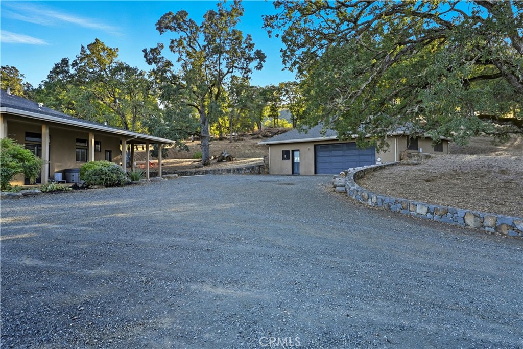 17205 Black Oak Hill