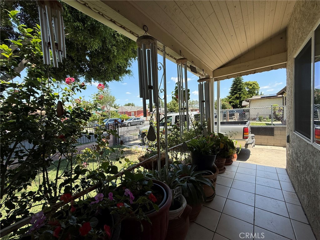 2714 E Harrison
