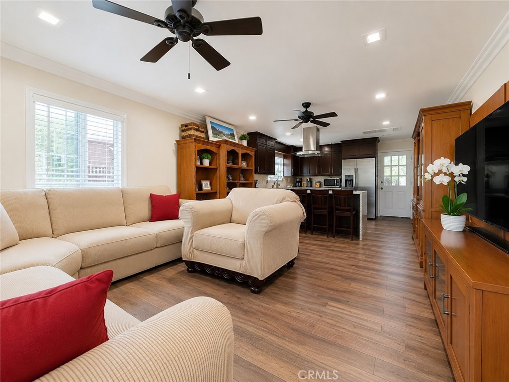2714 E Harrison