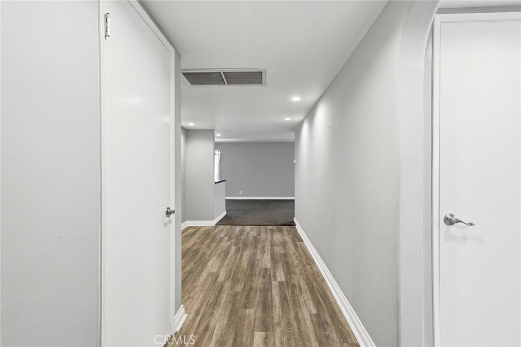 16012 Moorpark 302A