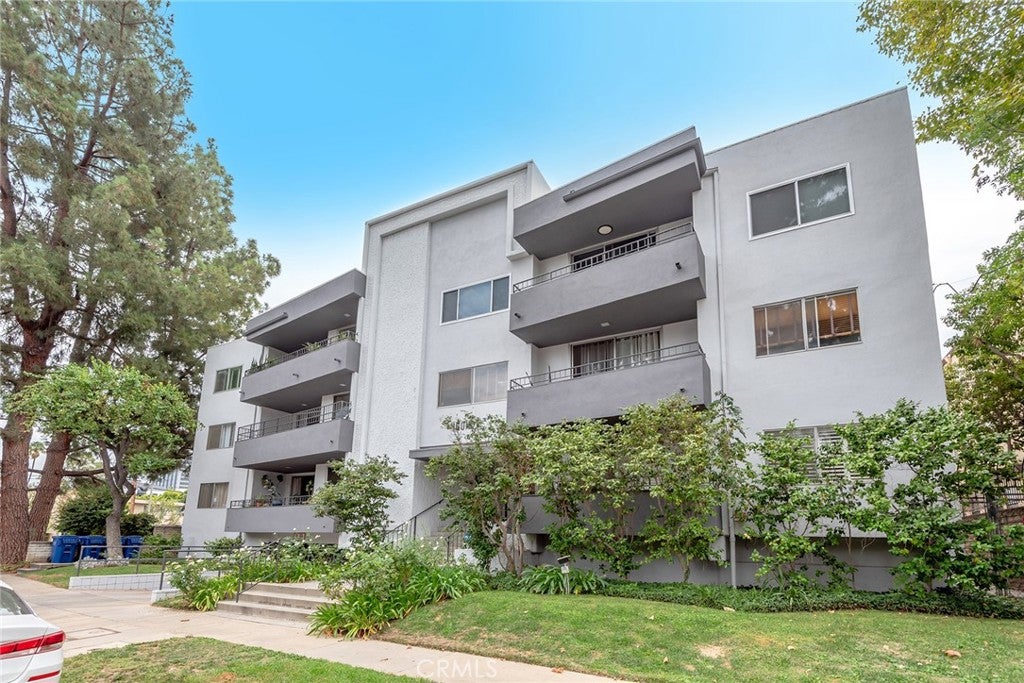 16012 Moorpark ST 302A, Encino CA 91436