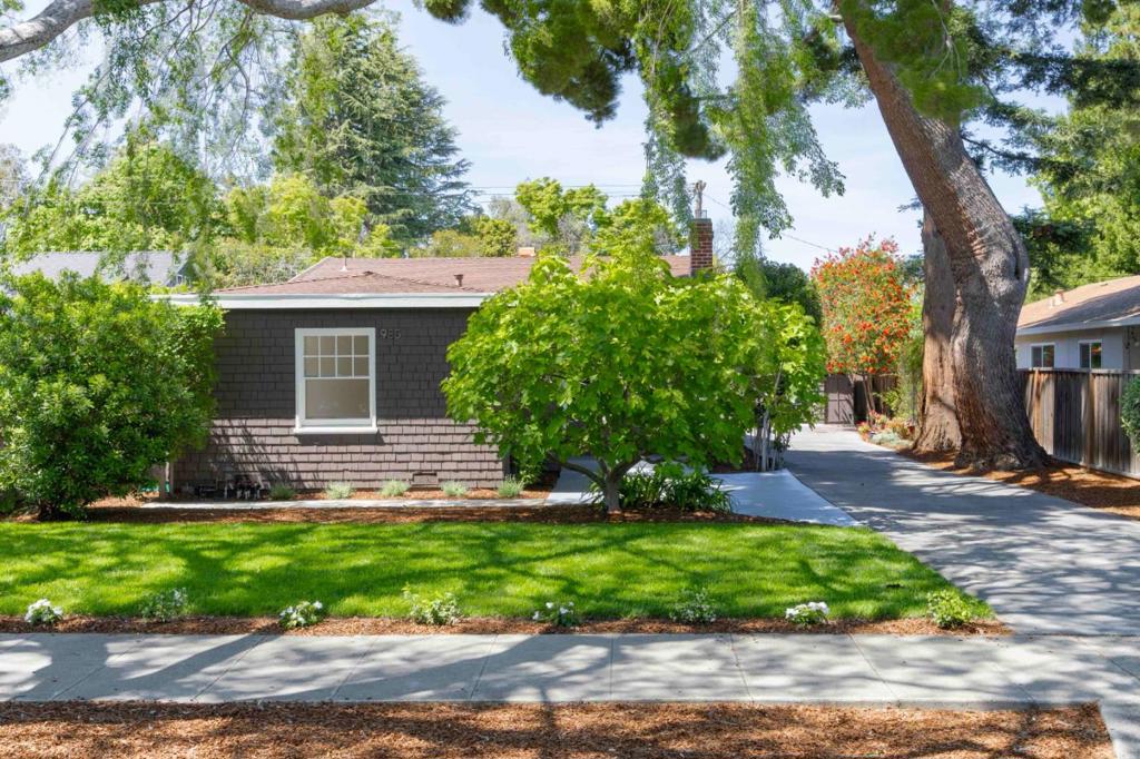 985 Oregon Avenue