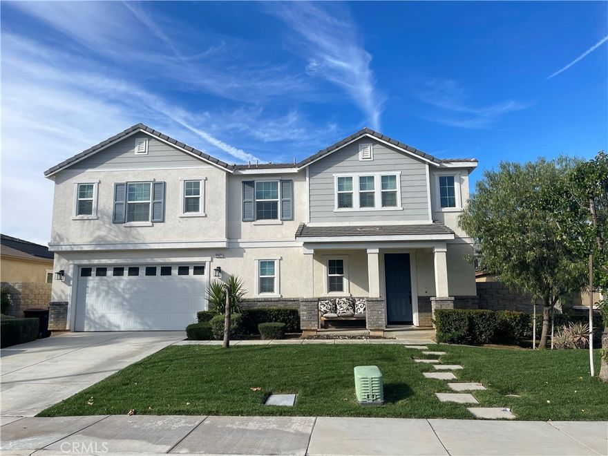 Located in the Community of Peppertree at Hidden Hills, this beautiful community offers a park with tennis courts, basketball courts, tot lot areas and walking trails. It is conveniently located between the I-15 and I-215 freeways and just a short distance to Menifee Marketplace.