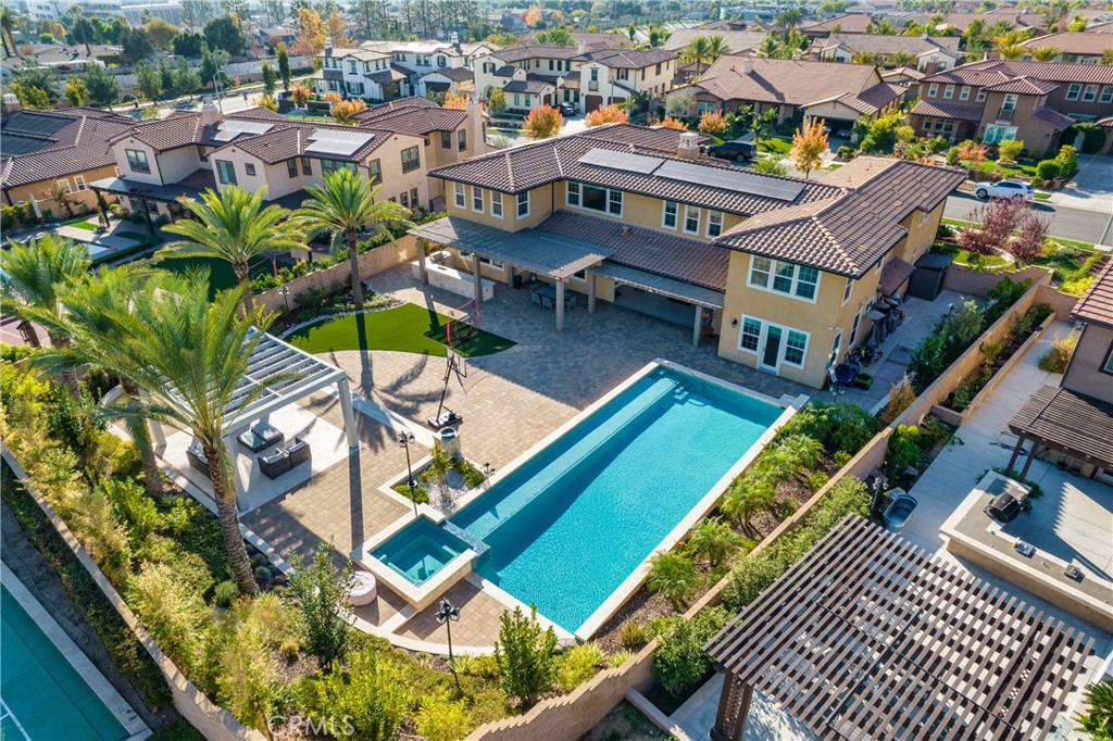 262 Clementine Court