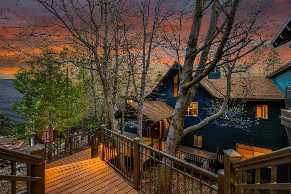 Photo of 26623 Hillcrest Lane, Lake Arrowhead, CA 92352 (MLS # 219146565DA)