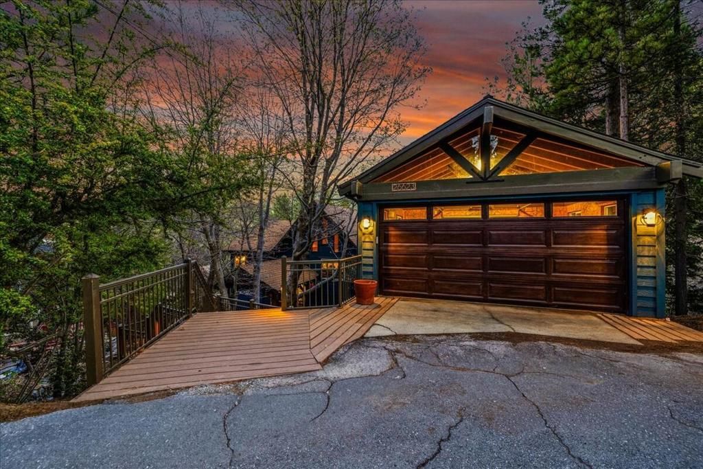 Photo of 26623 Hillcrest Lane, Lake Arrowhead, CA 92352 (MLS # 219146565DA)