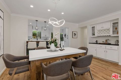 Photo of 843 N Martel Avenue #2, Los Angeles, CA 90046 (MLS # 26775221)