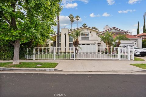 Photo of 6325 Yolanda AVE, Tarzana, CA 91335 (MLS # SR26126448)