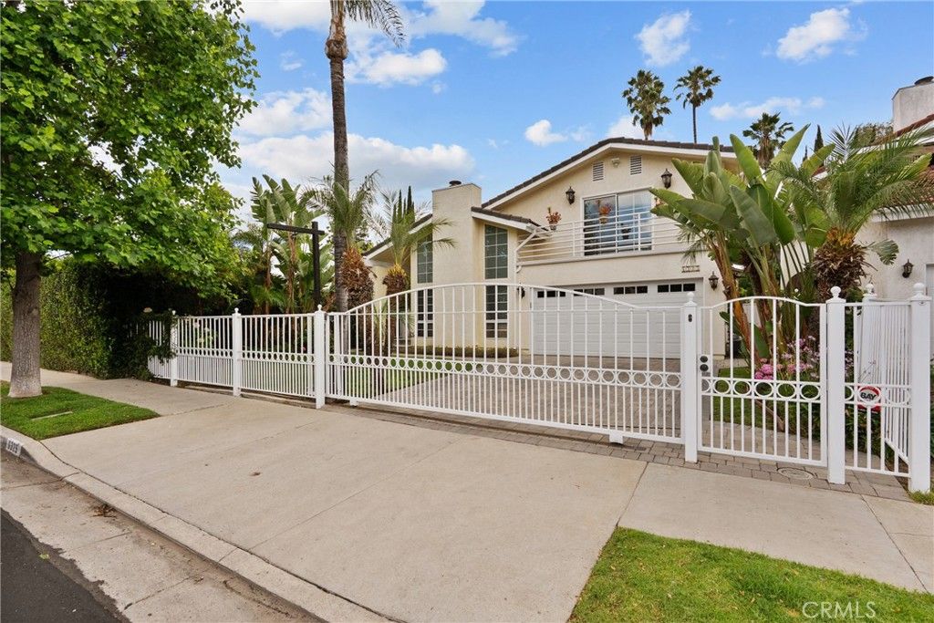 Photo of 6325 Yolanda AVE, Tarzana, CA 91335 (MLS # SR26126448)