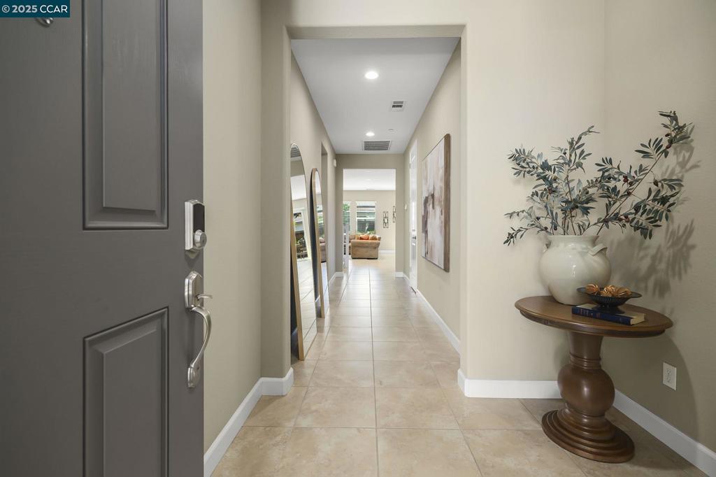 490 Stratford Ct