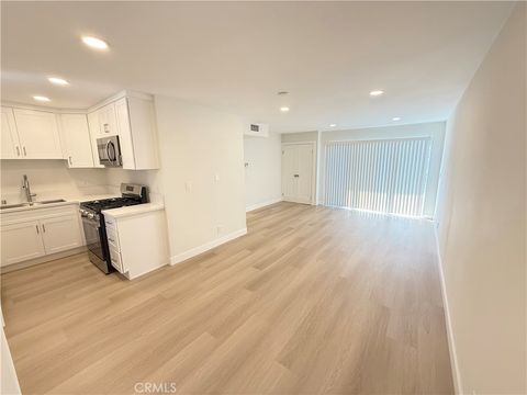 Photo of 3016 Honolulu Avenue #11, Glendale, CA 91214 (MLS # GD25265772)
