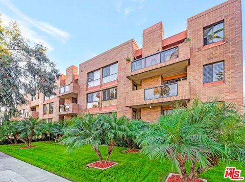 Photo of 235 S Tower Drive #305, Beverly Hills, CA 90211 (MLS # 26643453)