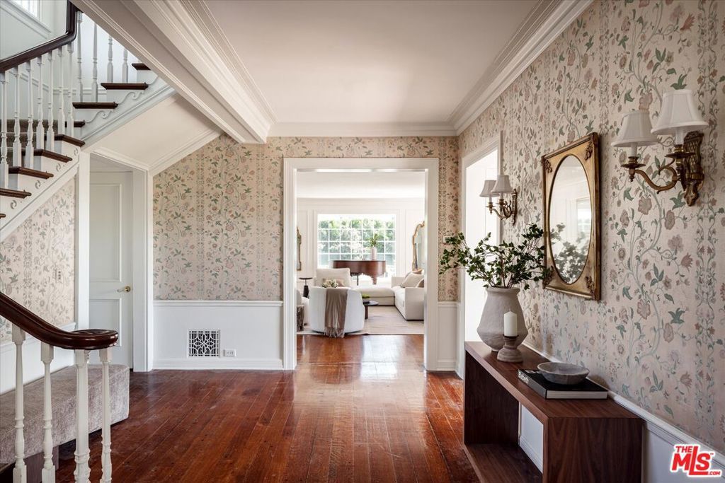 Photo of 10810 Ambazac Way, Los Angeles, CA 90077 (MLS # 25513641)