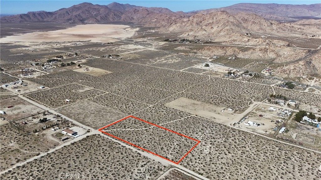 Photo of 799 Bullrush Road, Lucerne Valley, CA 92356 (MLS # HD26026348)