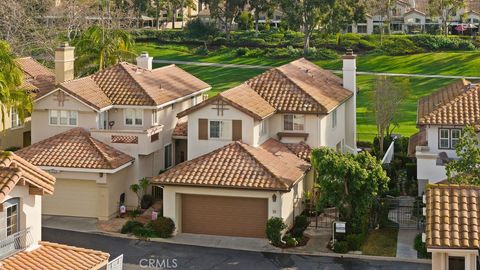 Photo of 15 Via Floria, Rancho Santa Margarita, CA 92688 (MLS # NP26009898)