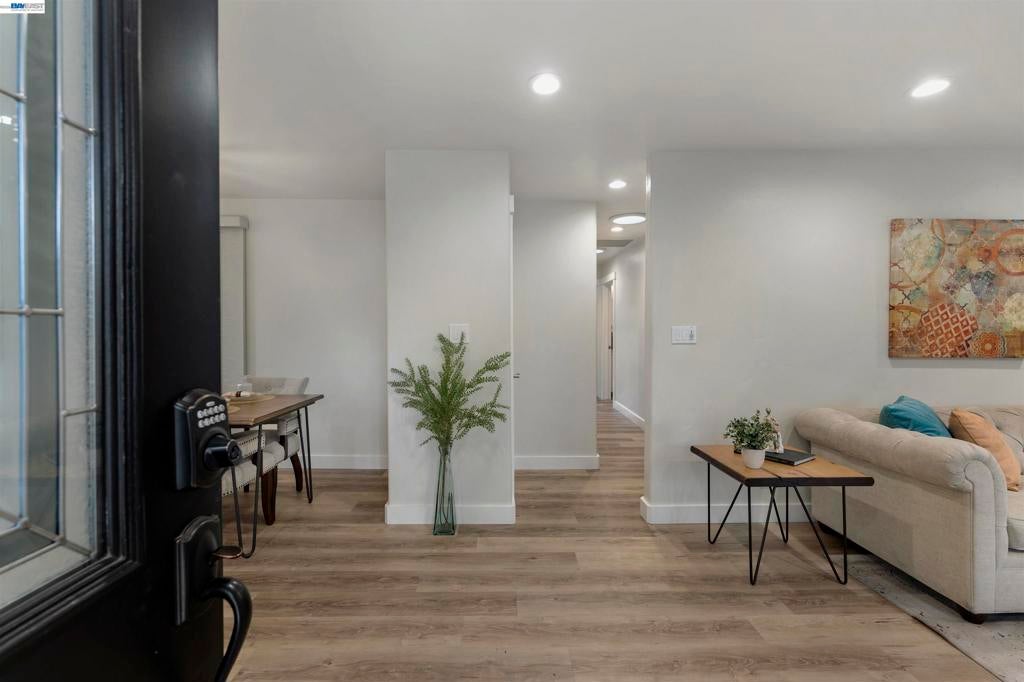 3605 Glacier Ct
