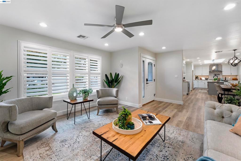 3605 Glacier Ct