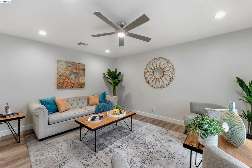 3605 Glacier Ct