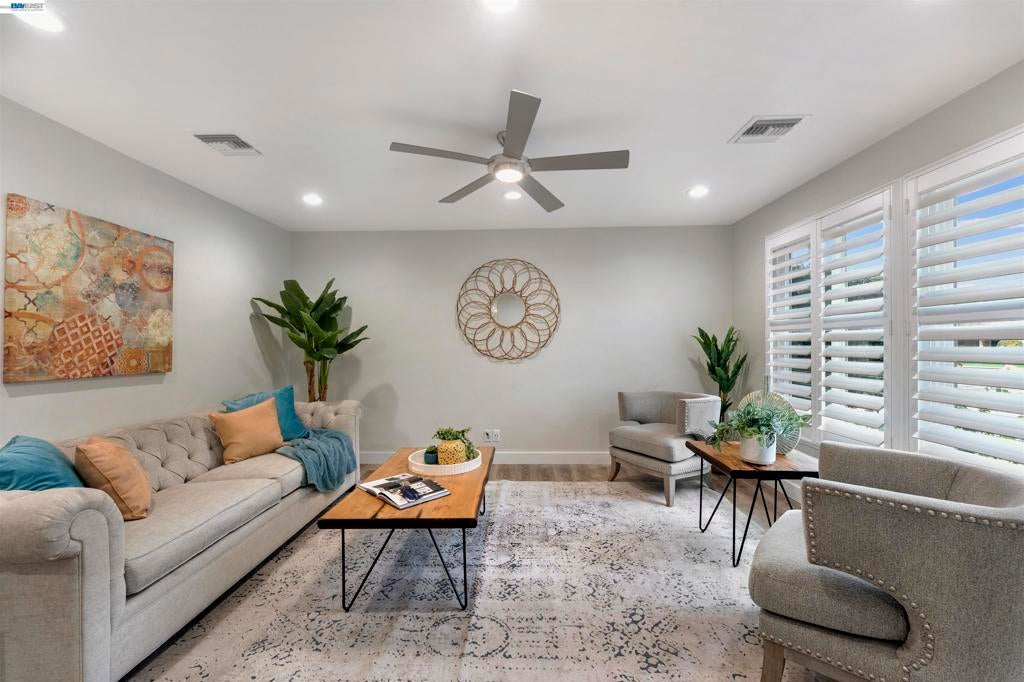 3605 Glacier Ct