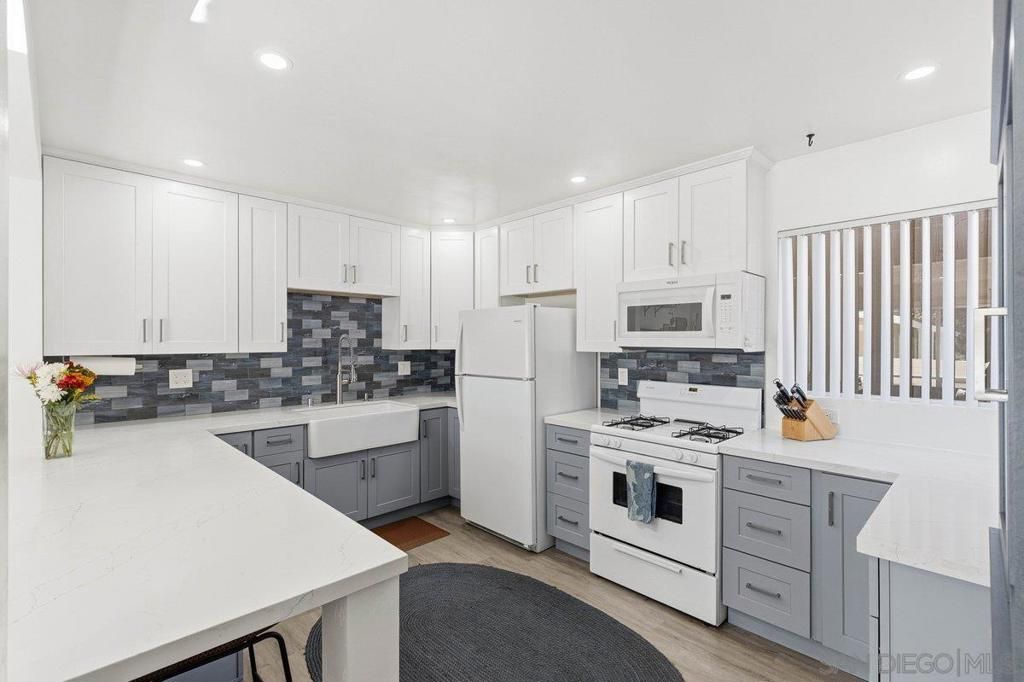 Photo of 1818 Diamond St St, San Diego, CA 92109 (MLS # 250044669SD)