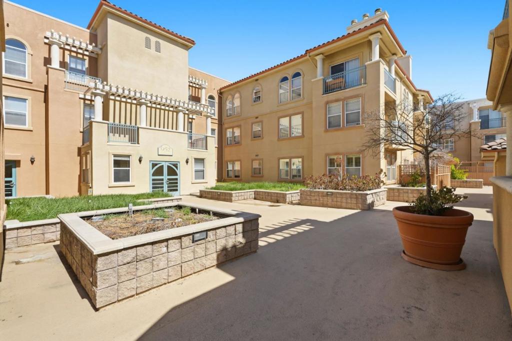 952 S 11th Street 332