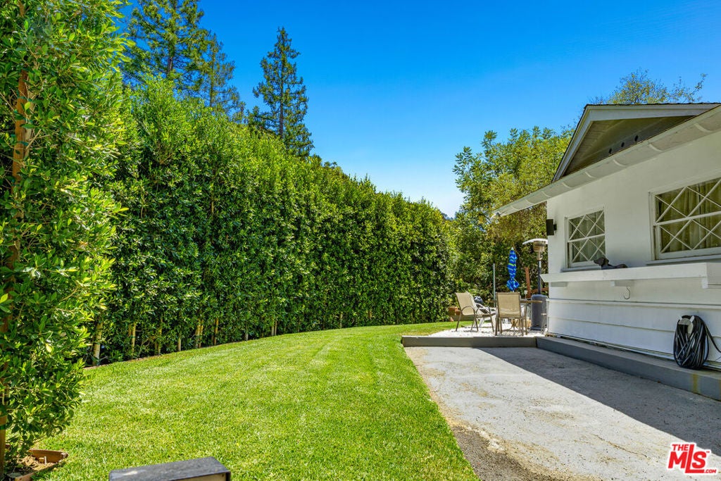 2485 Benedict Canyon Drive
