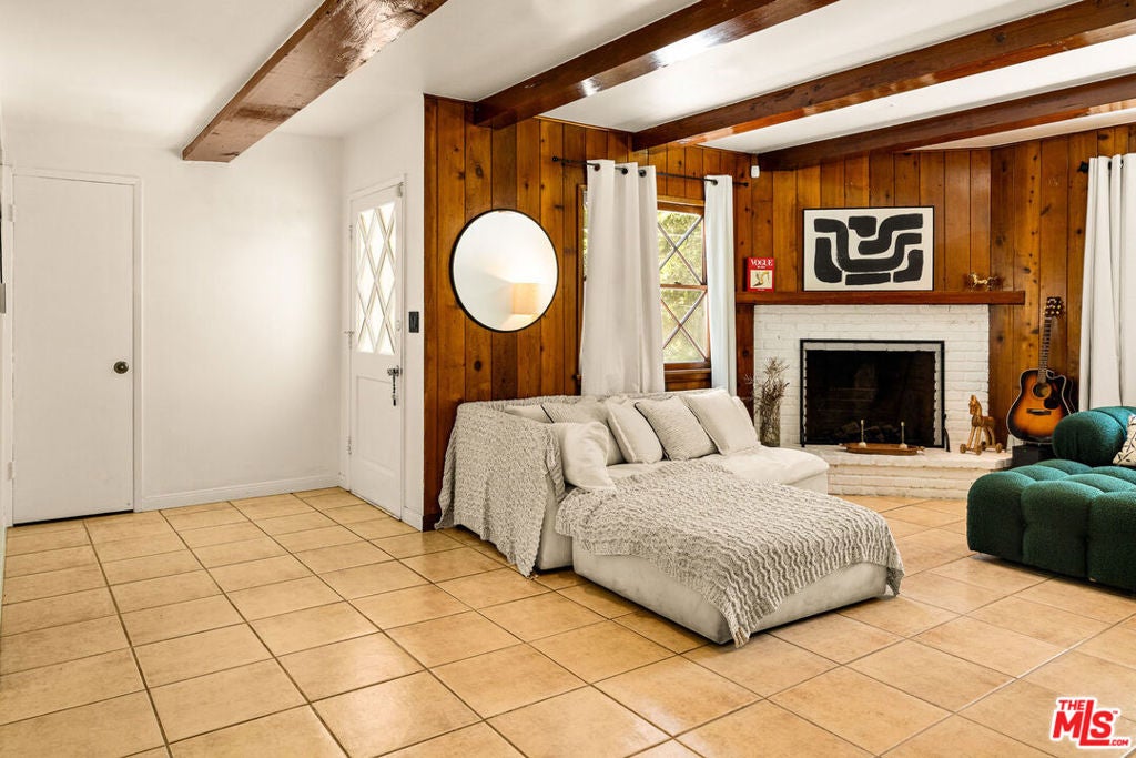 2485 Benedict Canyon Drive, Los Angeles CA 90210