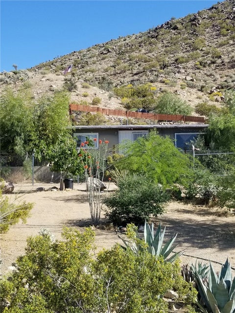 Photo of 5924 Avalon AVE, Yucca Valley, CA 92284 (MLS # DW26190447)