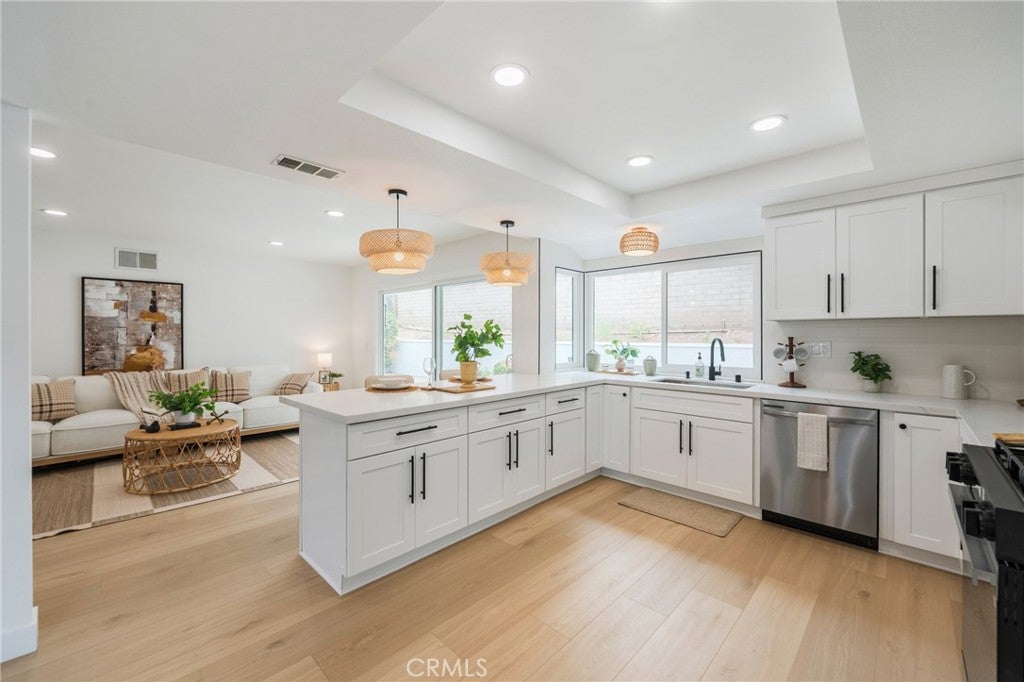1182 Sunnyhills