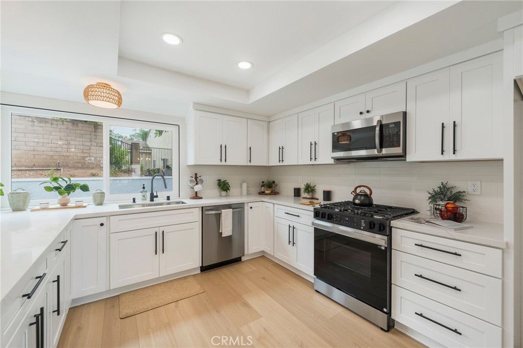 1182 Sunnyhills