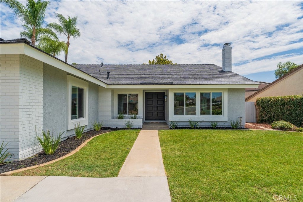 1182 Sunnyhills